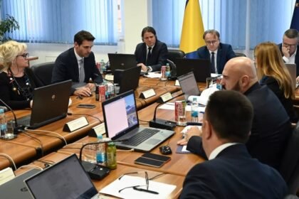 TROJKA SA ČOVIĆEM TRGOVALA POZICIJAMA: Vlada FBiH nadzorne i upravne odbore kompanija i institucija popunila novim kadrovima