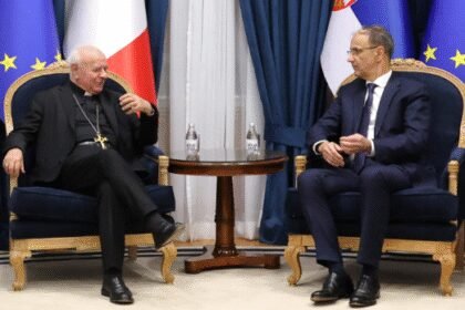 Premijer Macut sastao se sa kardinalom Vicenzom Pagliom