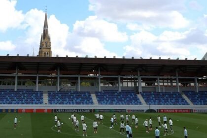 24sata u Srbiji: Dinamovce čeka hladnoća i tek 20 navijača… ‘Dečki, čime se bave ovi Hrvati?’