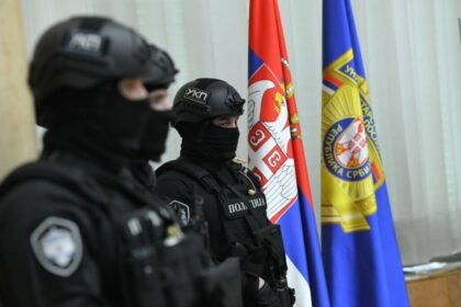 EVO KO JE ŽENA KOJA JE NAPADNUTA JUČER: Maskirani muškarci je isjekli nožem i ošišali