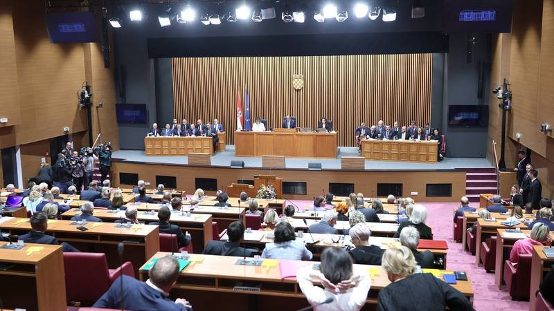 U Saboru moraju ‘potegnuti’ oko 300 amandmana, glasanje u ponedjeljak pa svi na odmor