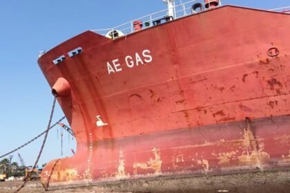 ‘Nema posla’: Indijski Alang, najveće svjetsko groblje brodova, umire