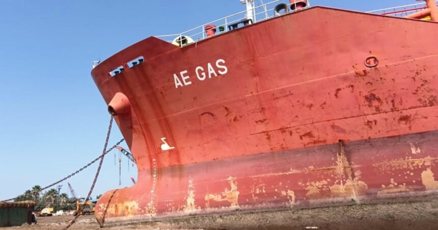 ‘Nema posla’: Indijski Alang, najveće svjetsko groblje brodova, umire