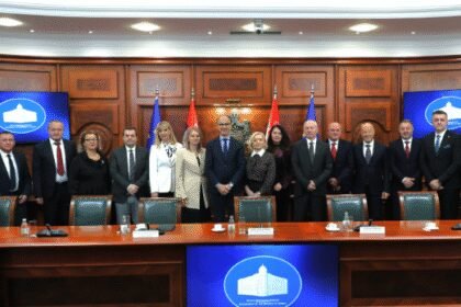 Mazut sa rektorom i dekanima Univerziteta u Prištini