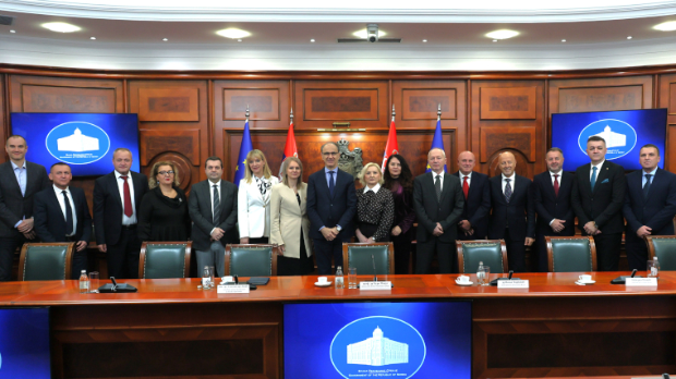 Mazut sa rektorom i dekanima Univerziteta u Prištini