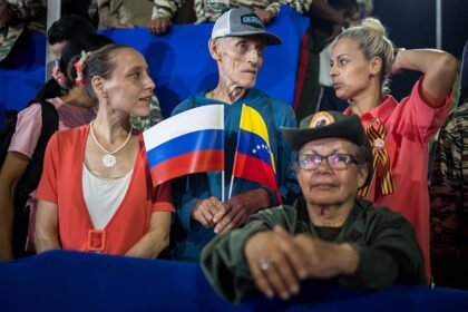 Rusija počela evakuaciju porodica diplomata iz Venecuele, situacija nije sigurna