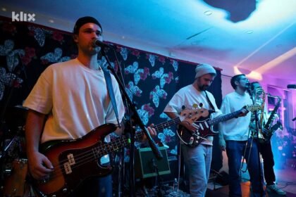 Bend Porto Morto iz Zagreba “razdrmao” publiku u Sarajevu: Atrij BKC-a pretvorili u plesni podij