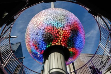 Ikonska novogodišnja kugla na Times Squareu će ove godine biti ukrašena bojama američke zastave