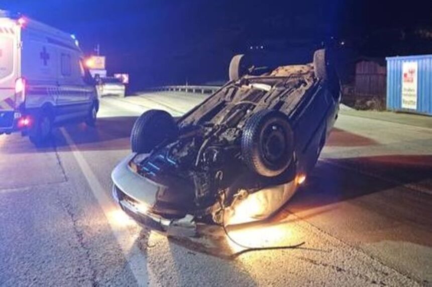 Vozač iz BiH pijan sletio s ceste u Tirolu: Auto završio na krovu