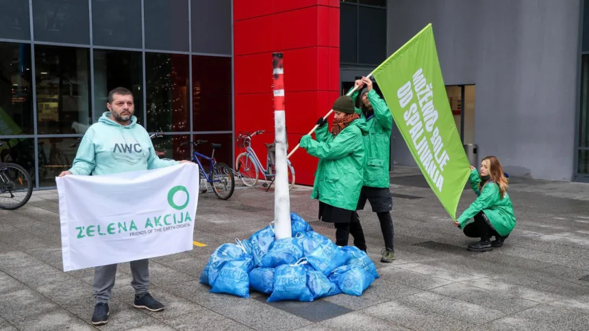 Zelena akcija održala performans pred Ministarstvom