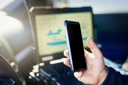 Policajac zaustavio ženu i uzeo joj mobitel: Ostala je šokirana kad je vidjela izbrisane poruke