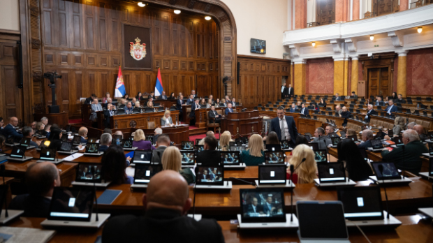 Посланици расправљали о буџету, изменама Закона о Војсци – почетак седнице каснио због инцидента