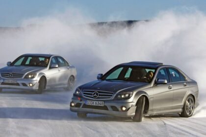 Evo kako najsigurnije voziti po snijegu i ledu!