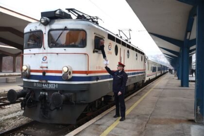 Vlada FBiH i sindikati Željeznica sjeli za sto: Traže veće koeficijente i novi obračun toplog obroka