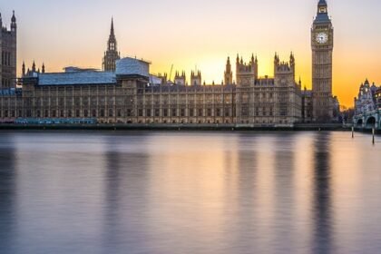 Budžet za 2025.: 300 miliona funti dodatno za NHS IT i budžet od 1,8 milijardi funti za digitalne lične karte