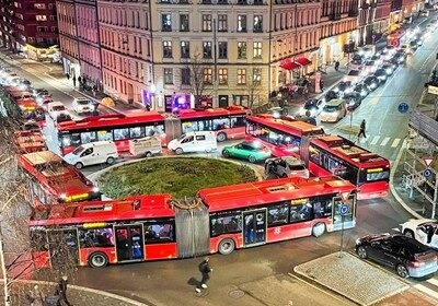 Četiri vozača malo jača – autobusima blokirala kružni tok u Oslu