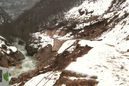 Svaka kiša pogorša stanje: Klizište opet “radi” na putu Foča-Sarajevo
