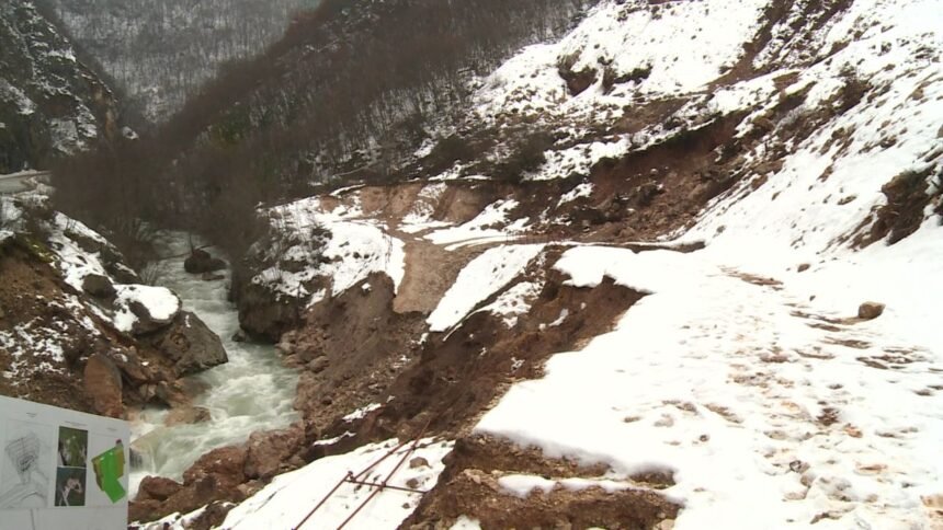 Svaka kiša pogorša stanje: Klizište opet “radi” na putu Foča-Sarajevo