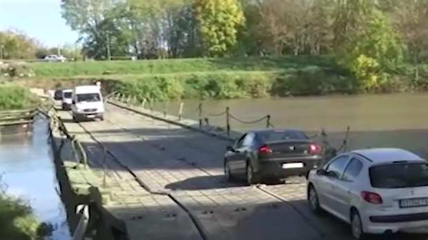 Ministarstvo odbrane: Pontonski most kod Svilajnca privremeno zatvoren zbog visokog vodostaja Velike Morave