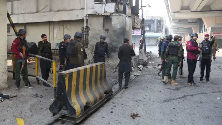 Tri osobe poginule u napadu na sjedište pakistanske vojne postrojbe