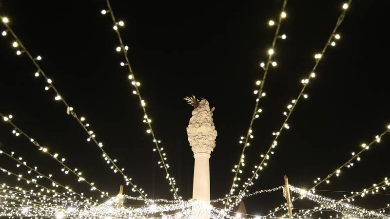 FOTO Pogledajte adventski ugođaj u Osijeku