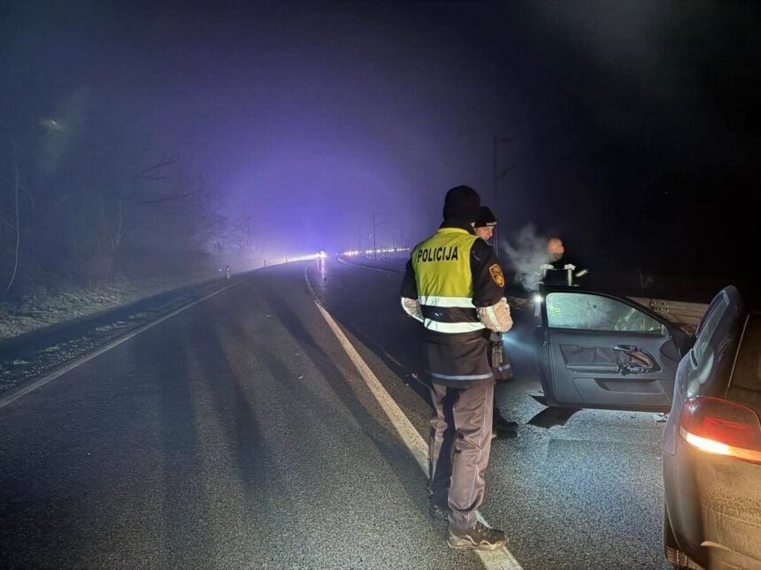 Nesreća na M-17 u Brezovom Polju: Automobil završio na krovu