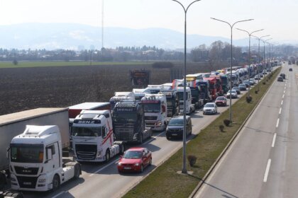 SAT OTKUCAVA: Autoprevoznici regije ponovo blokiraju granične prelaze