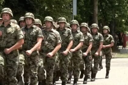 Vučić čestitao Dan Vojske: Nastavljamo sa vašim jačanjem i usavršavanjem