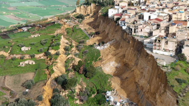 Klizište “slomilo” grad na Siciliji, evakuisano više od 1.500