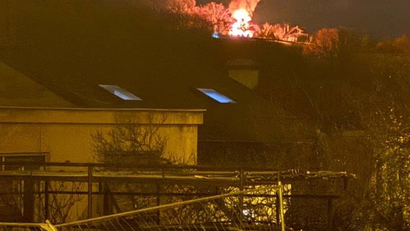 FOTO/VIDEO Izbio je požar na kući u Zagrebu. Čitatelji: ‘Čuli smo eksplozije. Širi se smrad…’