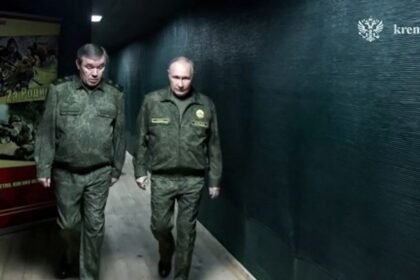 Putin u vojnoj uniformi stigao u stožer, dobio je izvješće o stanju na frontu: “Dakle, to je to?”