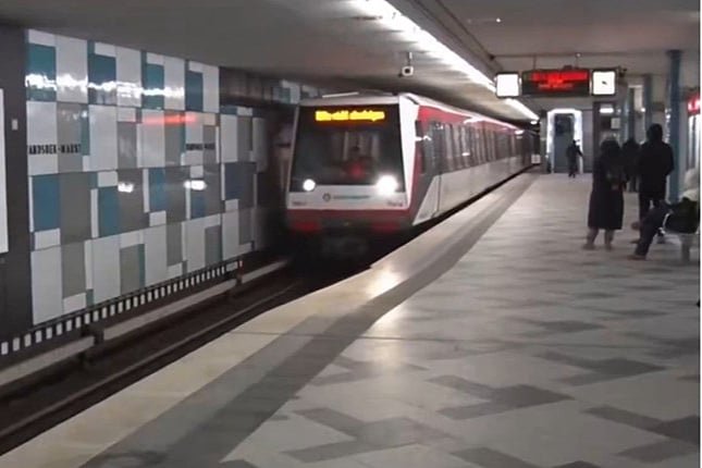 Stravičan slučaj u Hamburgu: Muškarac pod voz povukao djevojku koju nije poznavao, oboje poginuli