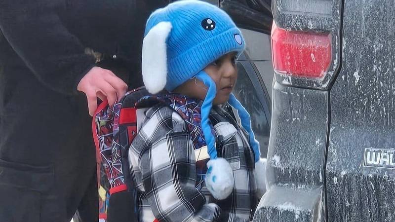 Agenti ICE-a priveli dječaka (5), sudac privremeno zaustavio deportaciju: ‘Još su u pritvoru’