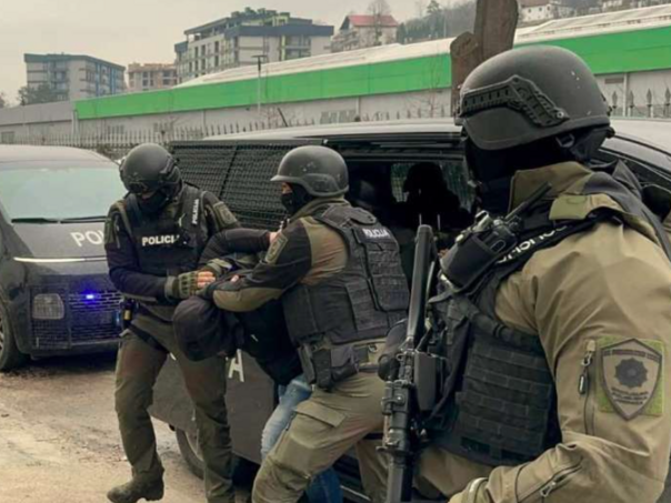 Vitez: U akciji “Lovac” zaplijenjeni droga i oružje, tri osobe uhapšene