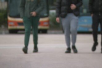 Srednjoškolci demolirali autobus: “Prva zapaljena cigareta, prva bačena petarda… ovako treba reagirati”