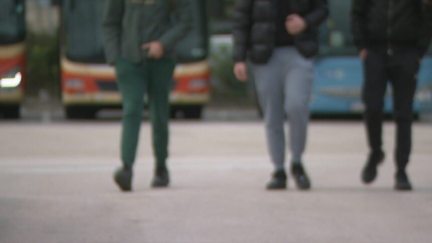 Srednjoškolci demolirali autobus: “Prva zapaljena cigareta, prva bačena petarda… ovako treba reagirati”