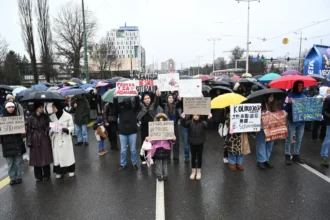 SARAJEVO: Nastavljeni protesti, vozač pušten, Uk podnio ostavku