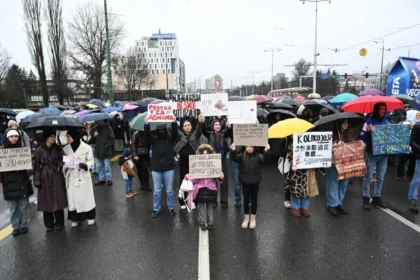 SARAJEVO: Nastavljeni protesti, vozač pušten, Uk podnio ostavku