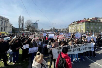 ČETVRTI DAN PROTESTA: Mladi poručuju: Mi ne ugrožavamo sistem već se borimo protiv sistema koji je nepravedan