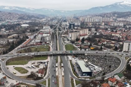 Pad broja registrovanih vozila u BiH: Električnih samo 0,5 posto