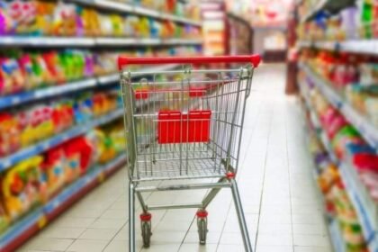 NERADNA NEDJELJA IZAZVALA SUKOBE: Sindikati podržavaju, poslodavci ponovo prijete sudom