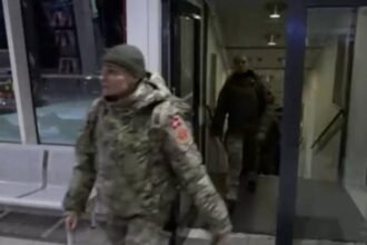 VIDEO Danci poslali friške trupe na Grenland. No, je li prekasno?