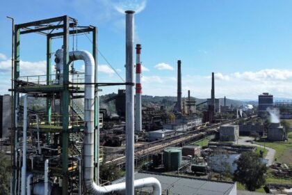 Počelo gašenja bh. giganta: Ne rade škole, policija na ulicama