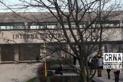 Roditelj tvrdi da je operacija djeteta u UKC Tuzla otkazana zbog nedostatka konca